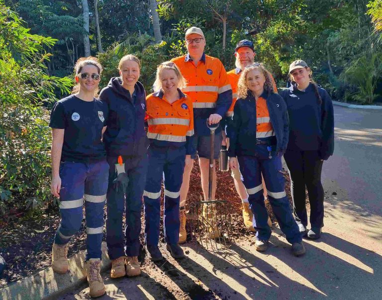 IGO Staff volunteers at Zoo